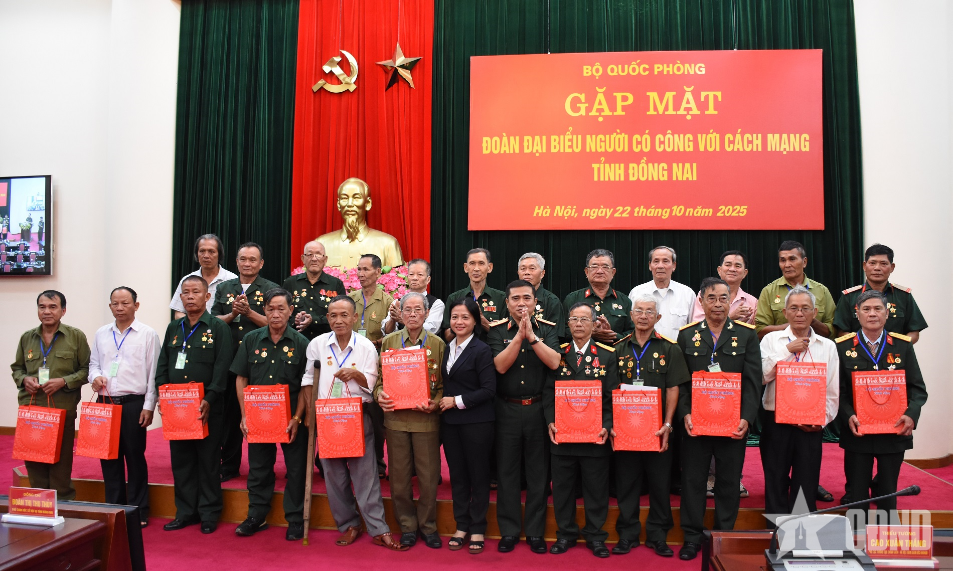 Bộ Quốc phòng gặp mặt đoàn đại biểu người có công với cách mạng tỉnh Đồng Nai