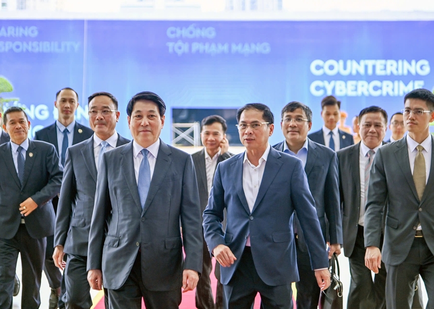 Chủ tịch nước Lương Cường kiểm tra tổng duyệt Lễ mở ký và Hội nghị cấp cao Công ước Liên hợp quốc về chống tội phạm mạng