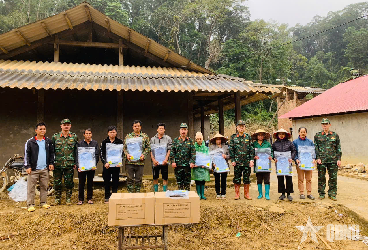 Bộ CHQS tỉnh Thái Nguyên tiếp tục giúp dân khắc phục hậu quả thiên tai