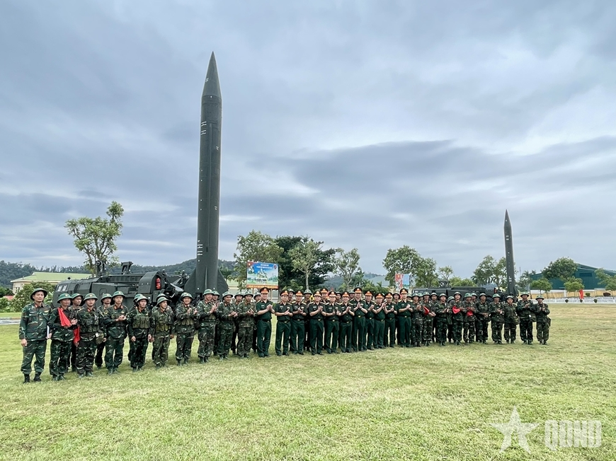 Thượng tướng Trương Thiên Tô kiểm tra công tác thi đua - khen thưởng tại Bộ tư lệnh Pháo binh - Tên lửa