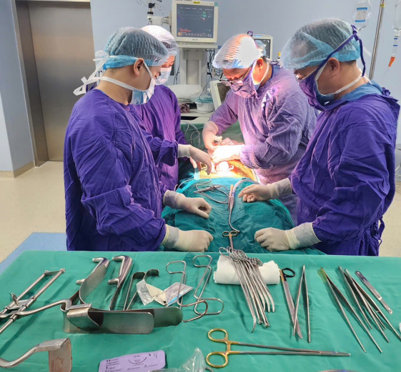 Cô gái phát hiện mình là đàn ông sau 21 năm