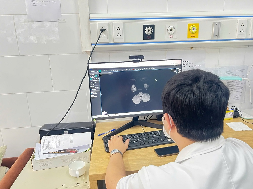 Thiếu niên 15 tuổi phải cấp cứu do hút thuốc lá điện tử chứa ma túy