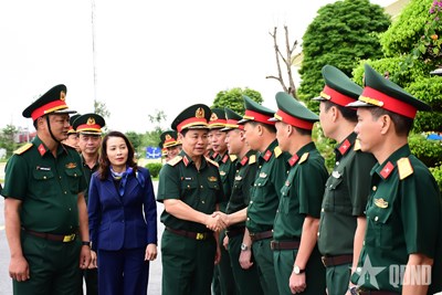 View - 	Trung tướng Đỗ Xuân Tụng kiểm tra tại Ban chỉ huy Phòng thủ khu vực 4