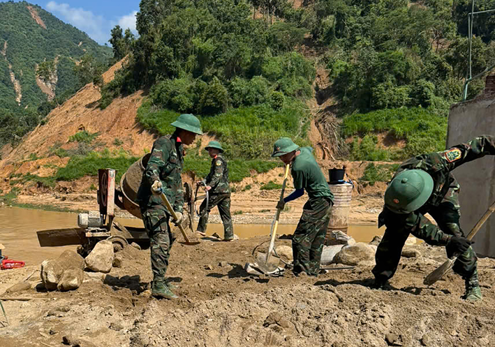 Mái nhà vững chãi, thắm tình quân - dân