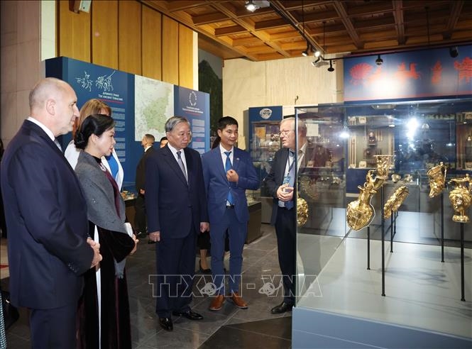 Tổng Bí thư Tô Lâm và Phu nhân thăm quan Bảo tàng Lịch sử Quốc gia Bulgaria