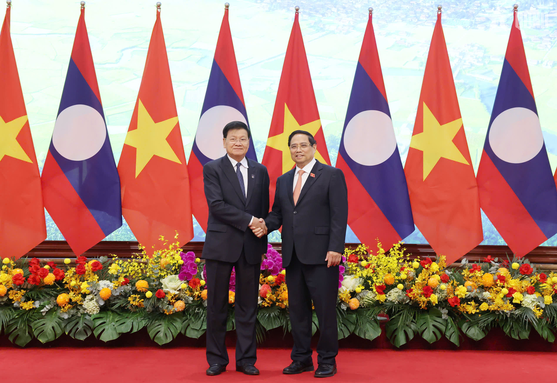 Thủ tướng Phạm Minh Chính tiếp Tổng Bí thư, Chủ tịch nước Lào