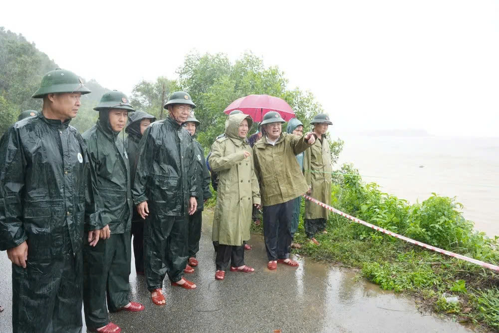 Lực lượng vũ trang tiếp tục giúp dân khắc phục hậu quả thiên tai