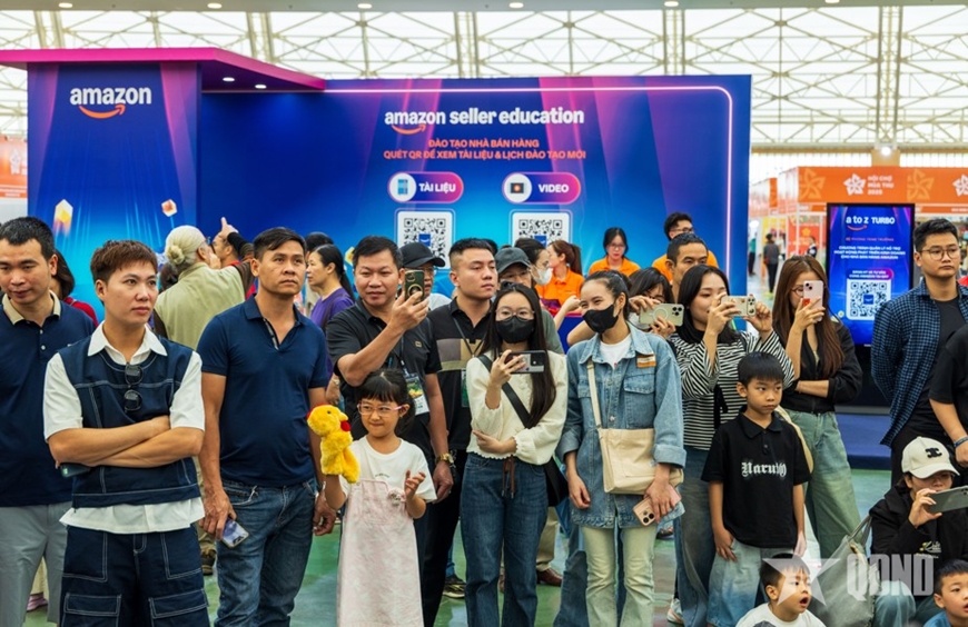 Hội chợ Mùa thu 2025: Đông đảo người dân, du khách đổ về ngày đầu mở cửa