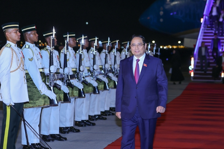 Thủ tướng Phạm Minh Chính tới Kuala Lumpur bắt đầu chuyến công tác dự Hội nghị cấp cao ASEAN lần thứ 47