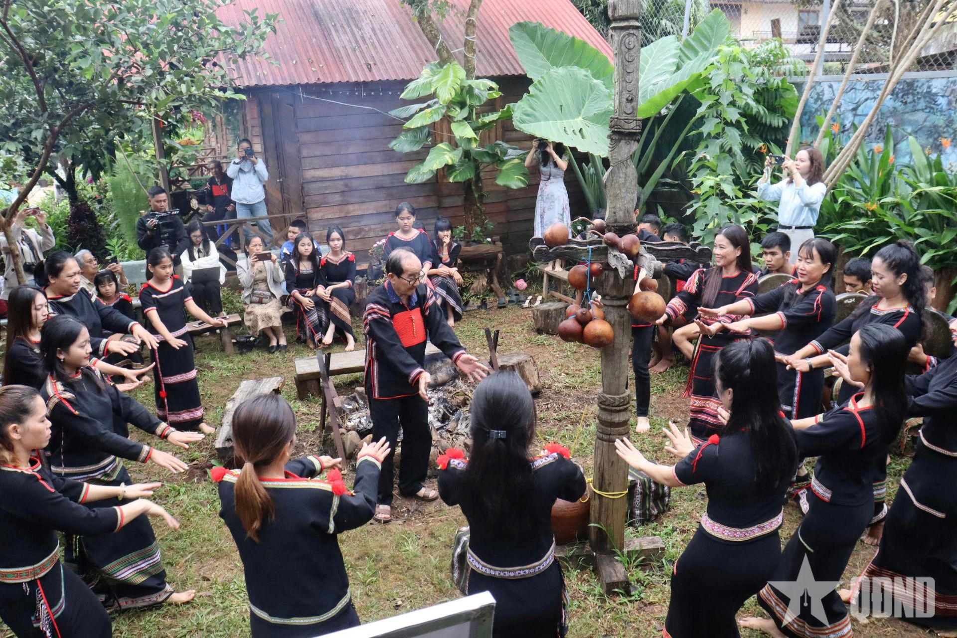 Nuôi dưỡng đam mê từ lớp tập huấn múa dân gian Tây Nguyên