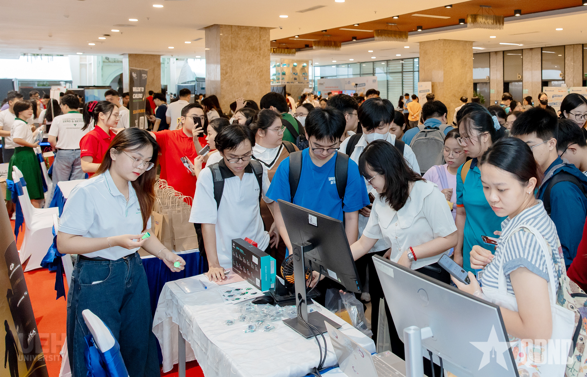 TP Hồ Chí Minh: Sinh viên tiếp cận hơn 3.000 vị trí việc làm thiết thực