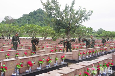 View - 	Trung đoàn 1: Chỉnh trang nghĩa trang liệt sĩ Dốc Bà Đắc