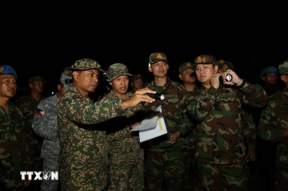 Campuchia, Thái Lan bắt đầu rút vũ khí hạng nặng khỏi biên giới