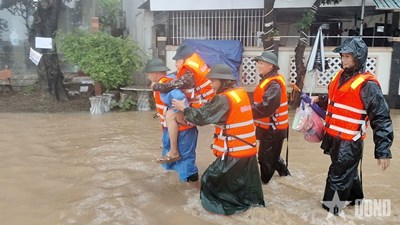 View - 	Các đơn vị hỗ trợ, giúp đỡ nhân dân Đà Nẵng vùng ngập lụt