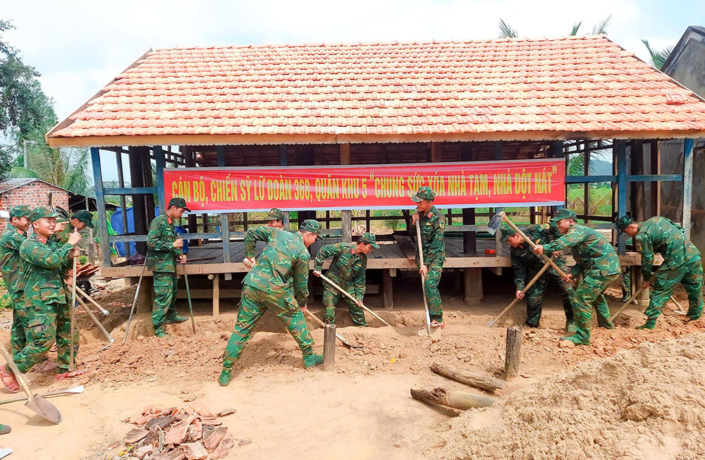 Giúp dân an cư để thoát nghèo bền vững