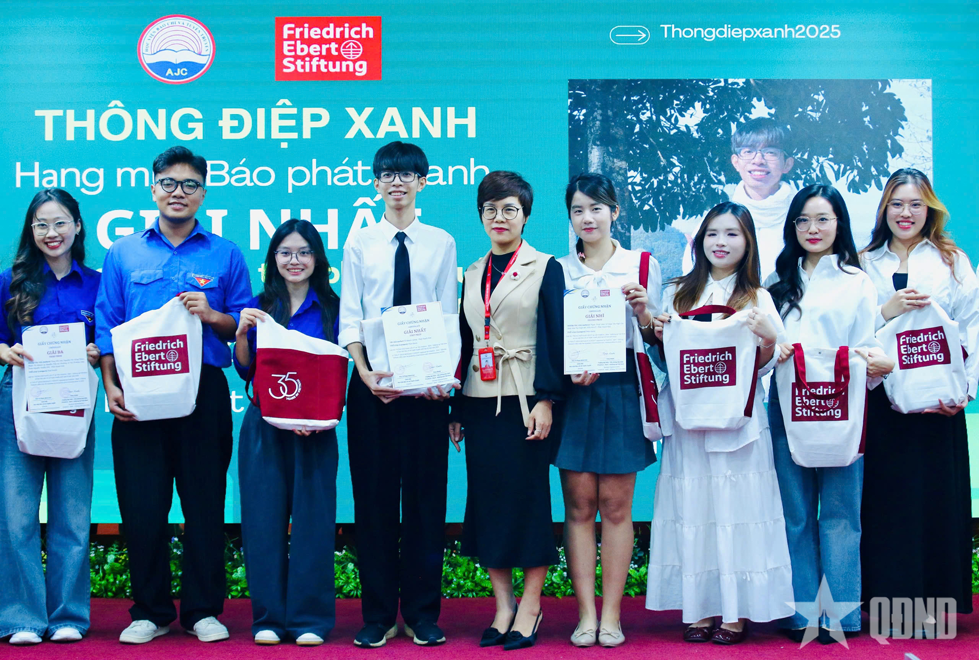 Cuộc thi “Thông điệp xanh” vinh danh 12 tác phẩm báo chí của sinh viên