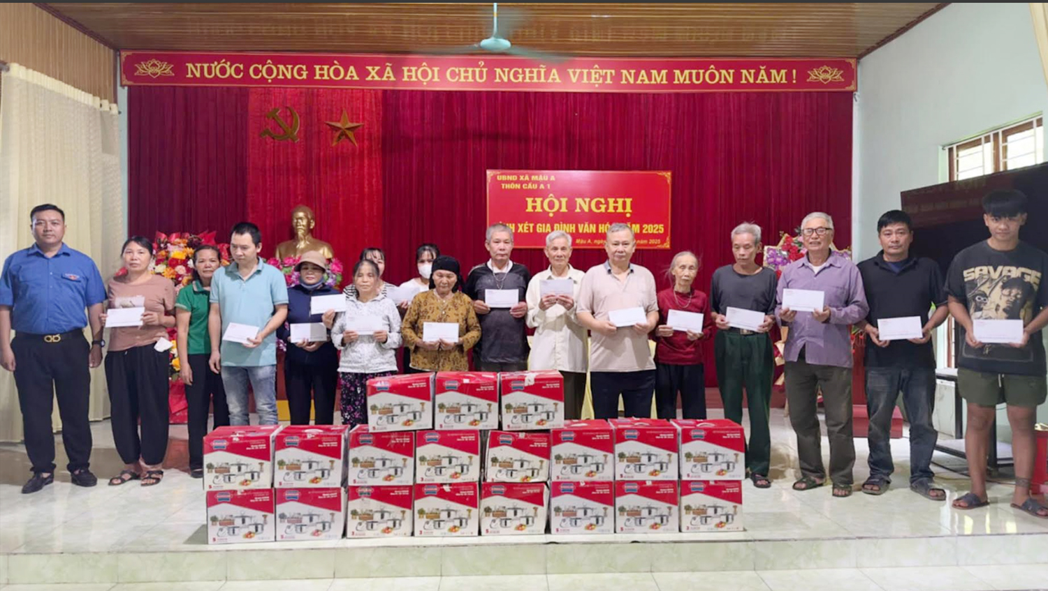 Công ty Canon Việt Nam chia sẻ, ủng hộ người dân bị lũ lụt tại các tỉnh miền núi phía Bắc