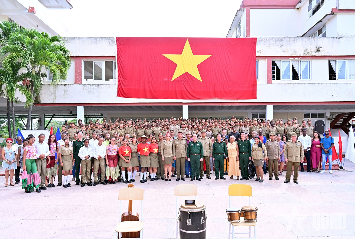 Sống cùng “đảo lửa, đảo say