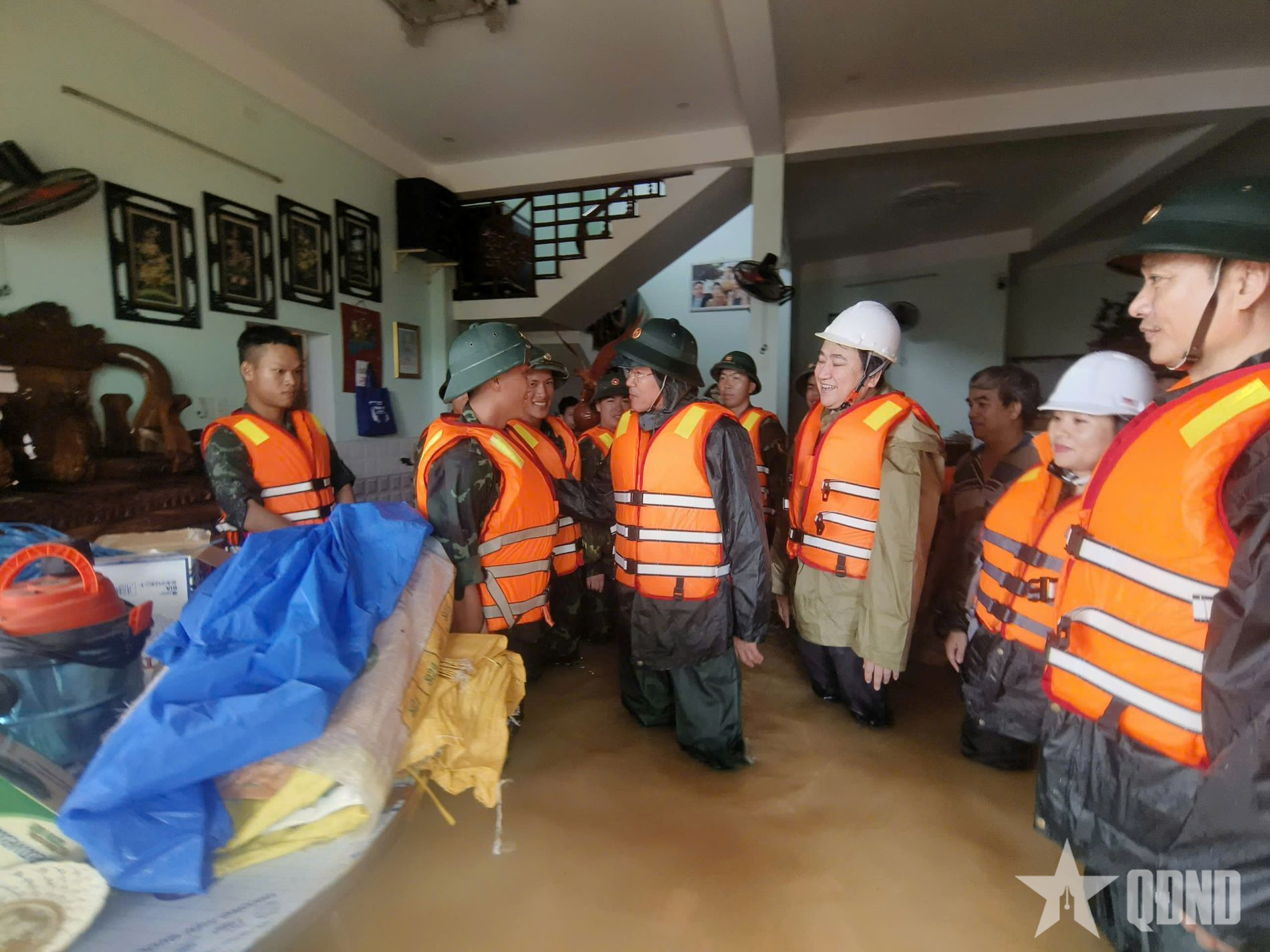 Quân khu 5 phát huy “4 tại chỗ”, chủ động, kịp thời ứng phó, khắc phục hậu quả mưa, lũ trên địa bàn