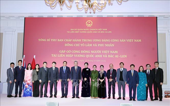 Tổng Bí thư Tô Lâm gặp gỡ cộng đồng người Việt Nam và cán bộ Đại sứ quán Việt Nam tại Liên hiệp Vương quốc Anh và Bắc Ireland