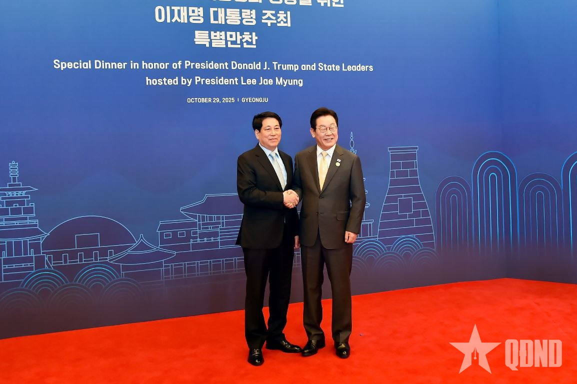 Chủ tịch nước Lương Cường dự tiệc tối chào mừng các nhà lãnh đạo APEC