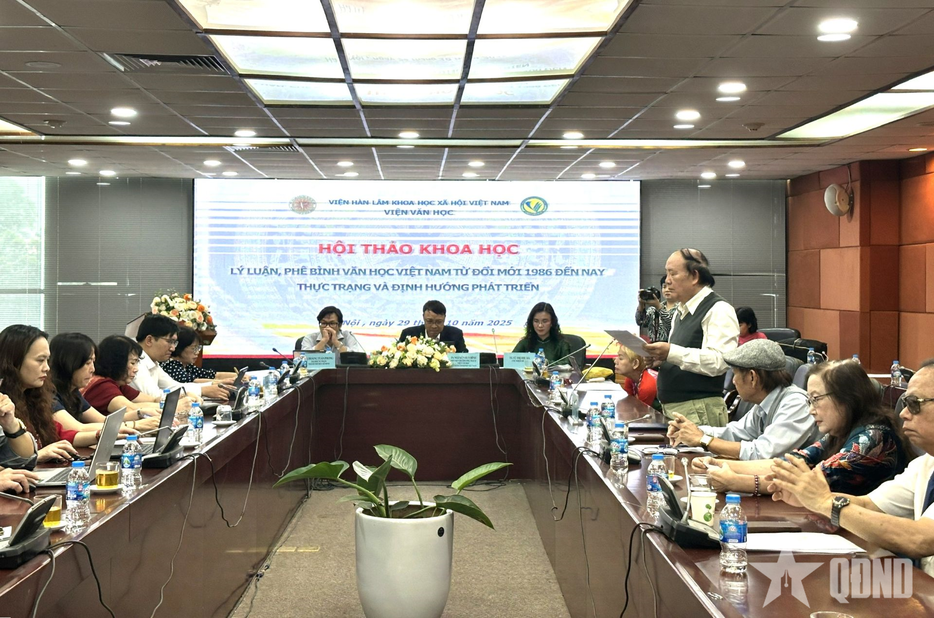 Đánh giá lý luận phê bình văn học Việt Nam sau 40 năm đổi mới