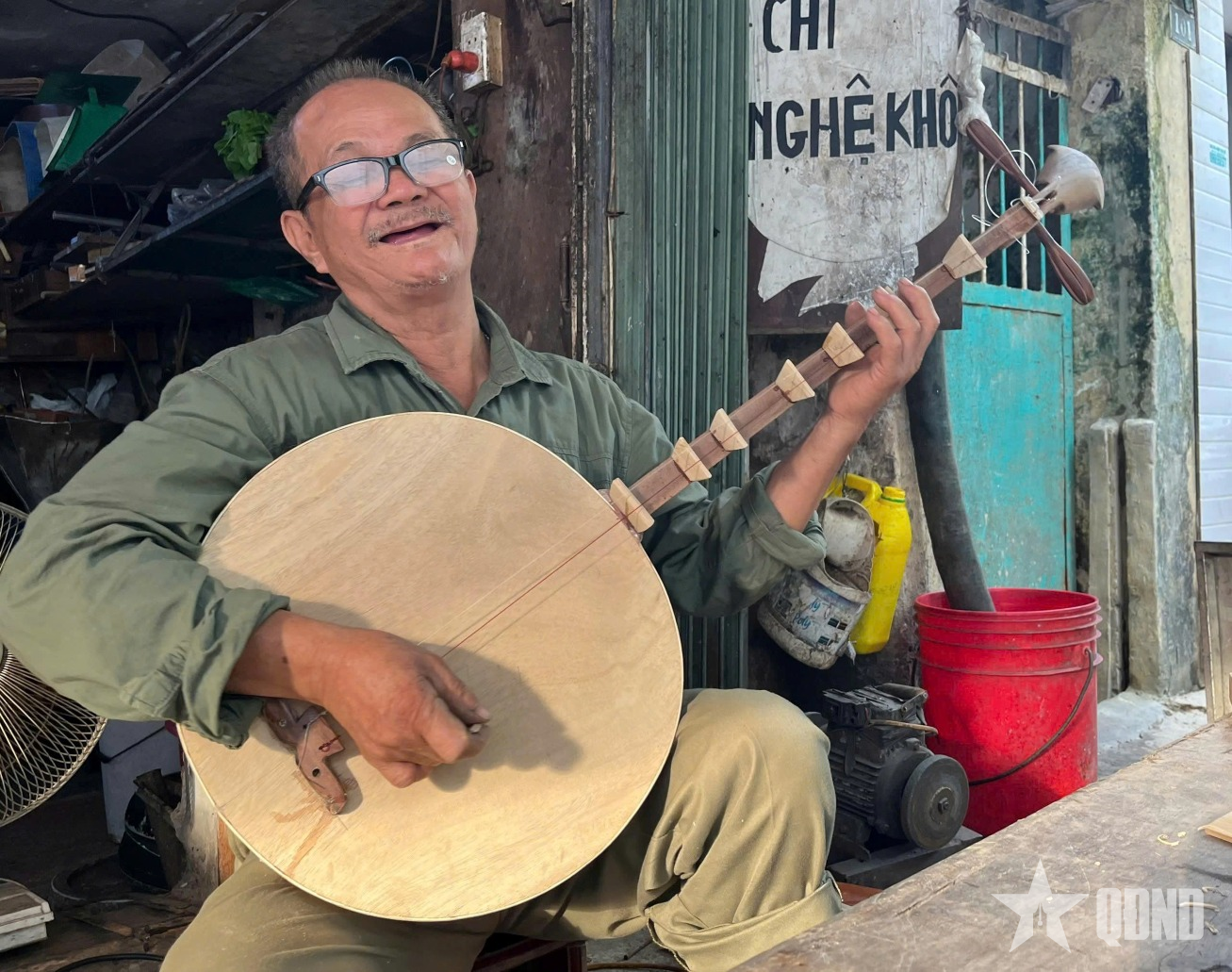 Người thợ già giữ hồn dân gian