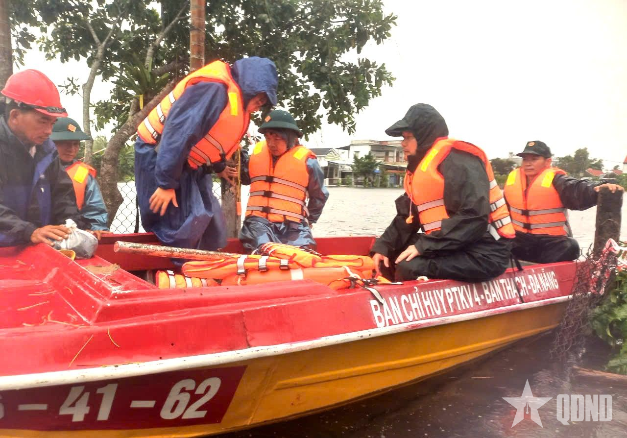 Ban chỉ huy phòng thủ khu vực  4 – Bàn Thạch di dời 200 người dân đến nơi an toàn