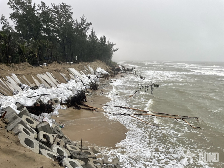 Phó thủ tướng Chính phủ Trần Hồng Hà: Ưu tiên đảm bảo an toàn tuyệt đối tính mạng người dân