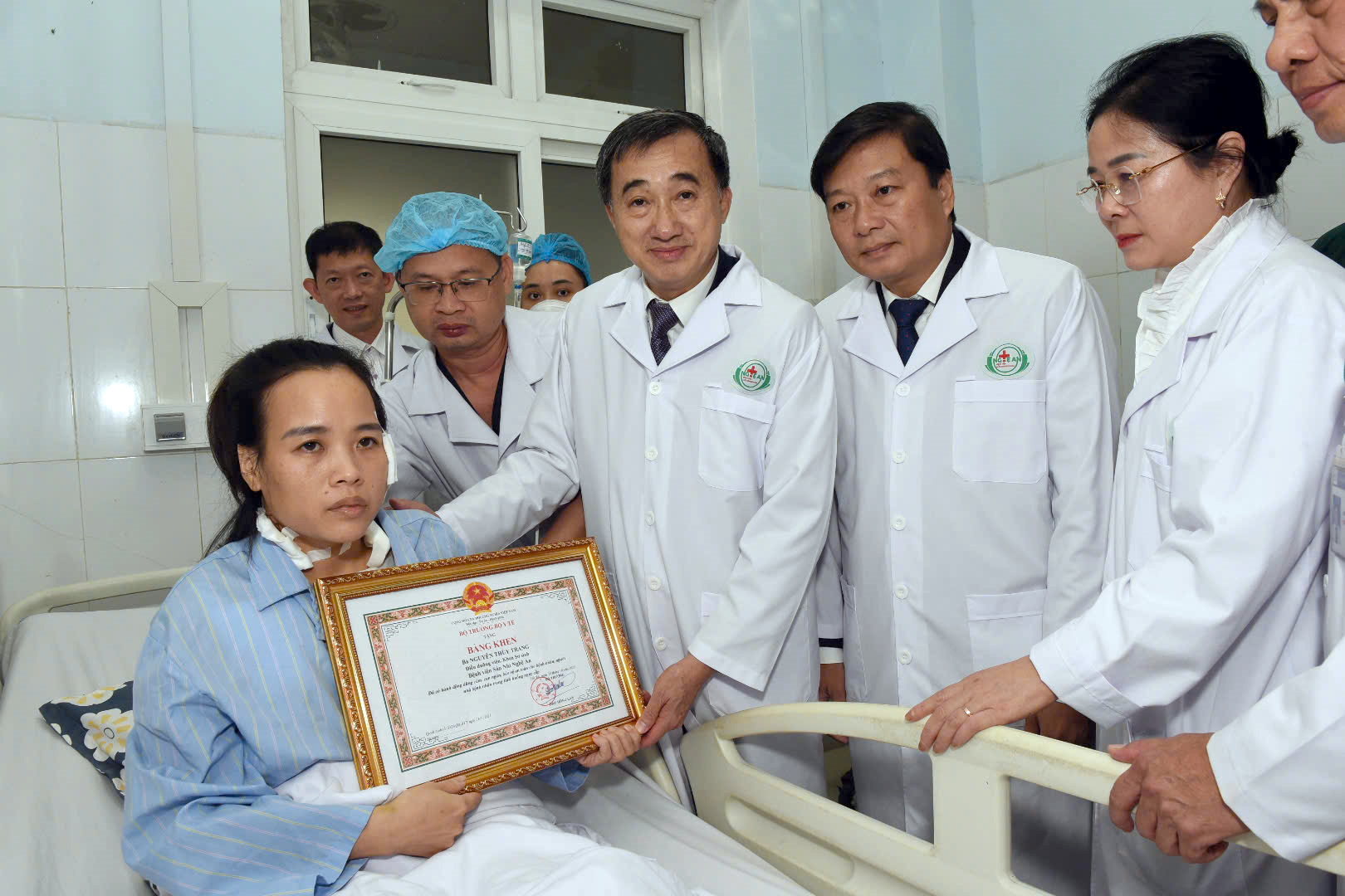 Thứ trưởng Bộ Y tế Trần Văn Thuấn: “Không ai được phép làm tổn thương người đang cứu người”