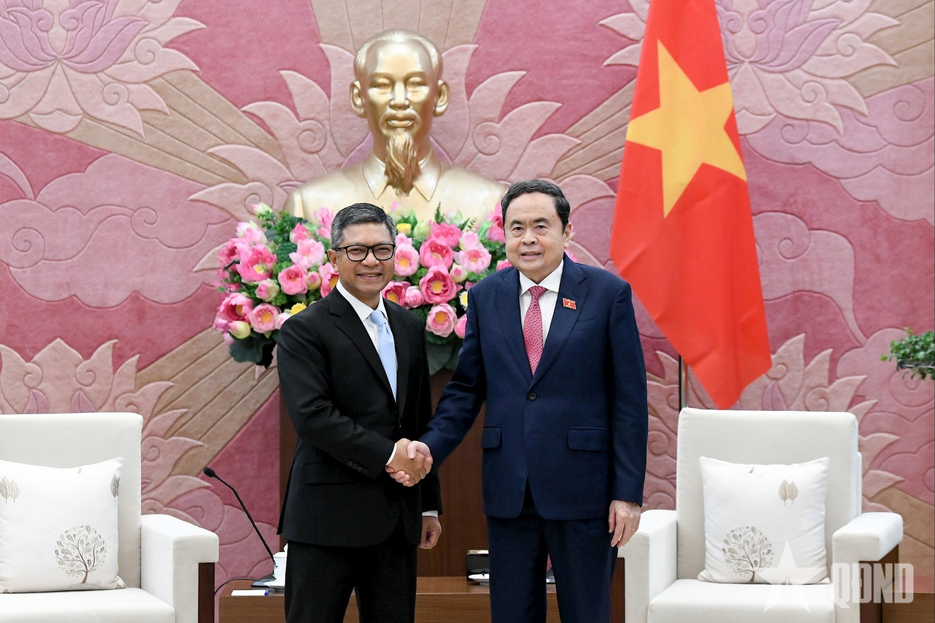 Chủ tịch Quốc hội Trần Thanh Mẫn tiếp Đại sứ Indonesia và Singapore đến chào từ biệt