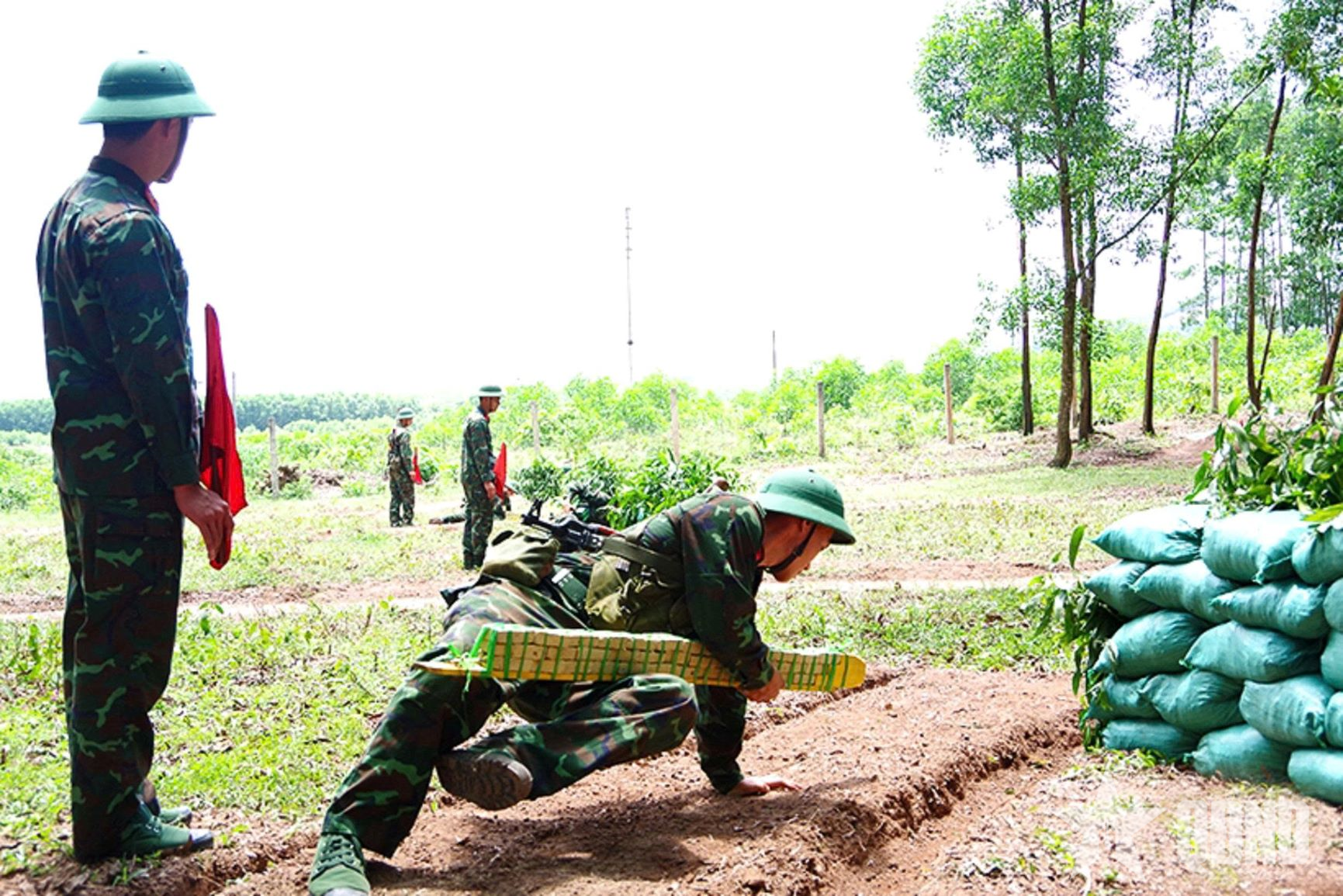 Đảng bộ Quân sự tỉnh Hà Tĩnh xây dựng “Chi bộ 4 tốt”, “Đảng bộ cơ sở 4 tốt”

​