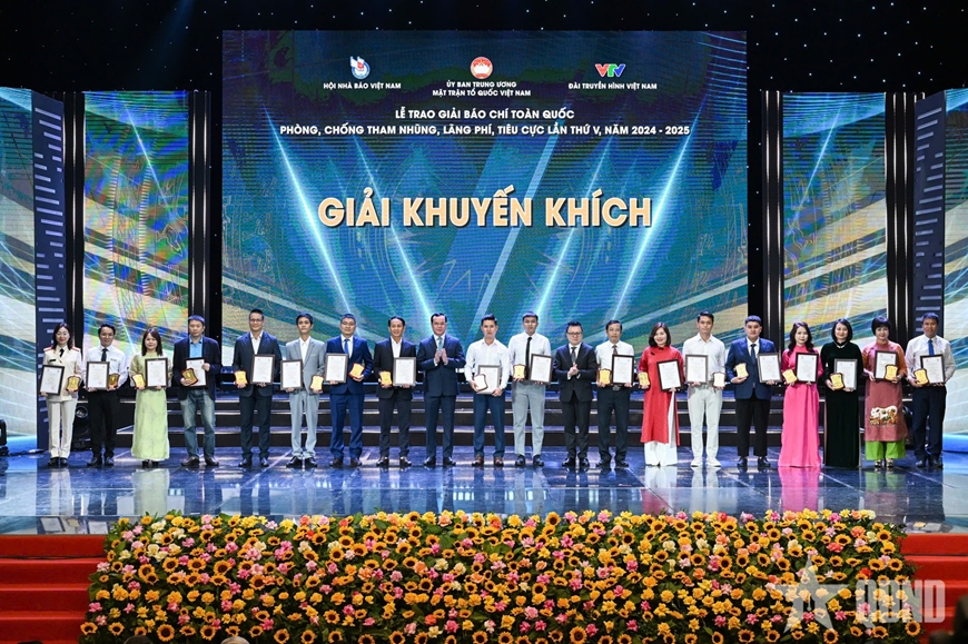 Thủ tướng Phạm Minh Chính dự Lễ trao Giải báo chí toàn quốc về phòng, chống tham nhũng, lãng phí, tiêu cực lần thứ V