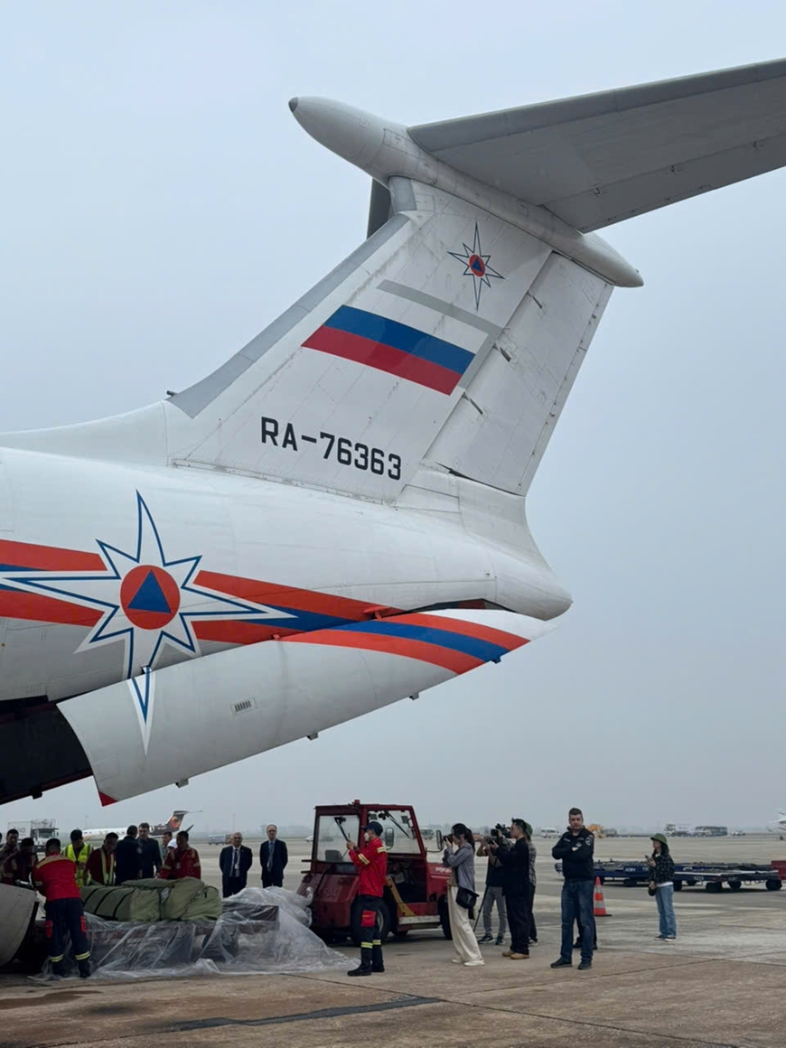 Chuyên cơ Nga hạ cánh tại Nội Bài, chở 30 tấn hàng giúp Việt Nam