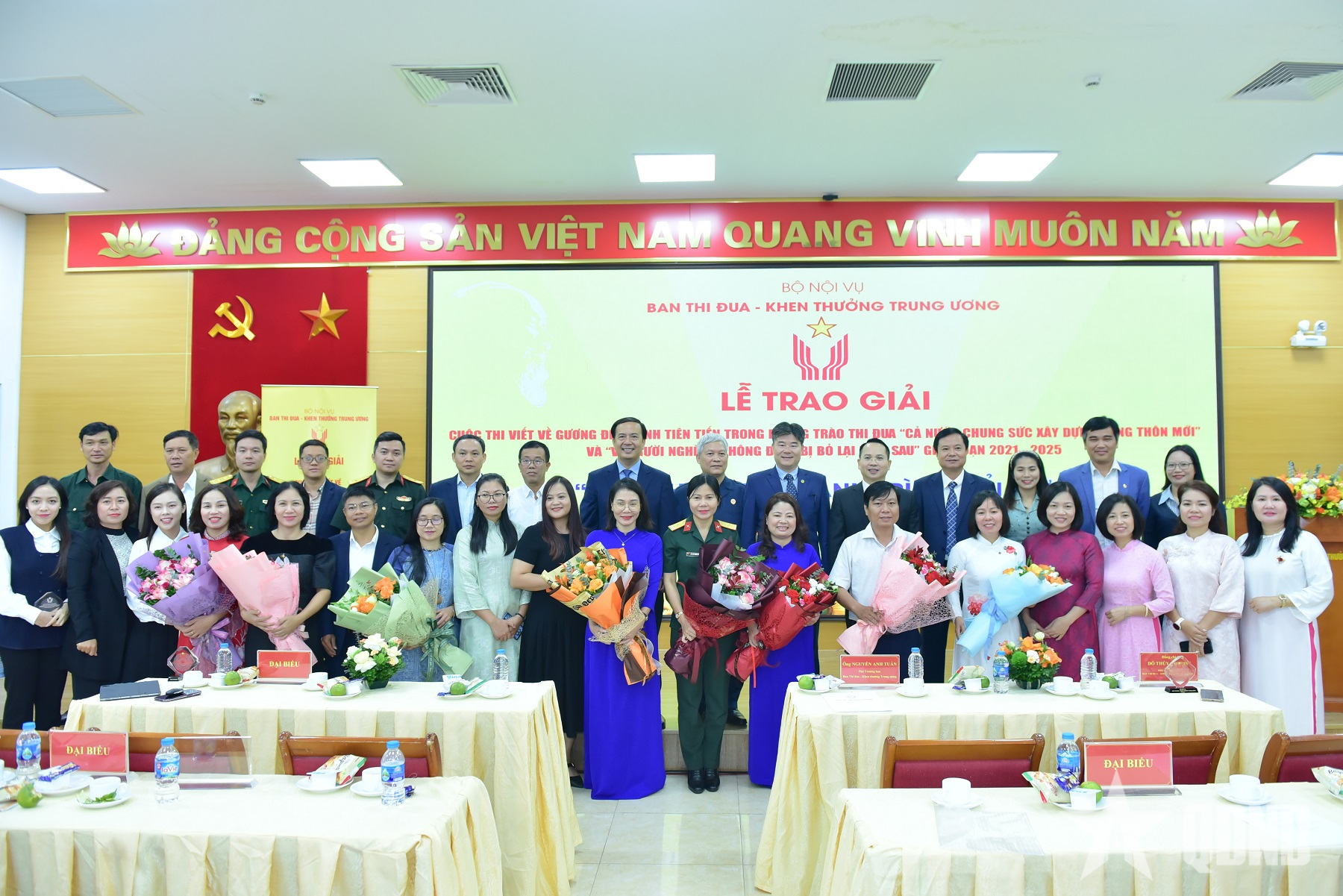 Trao giải cuộc thi viết “Dấu chân trên hành trình đổi mới”