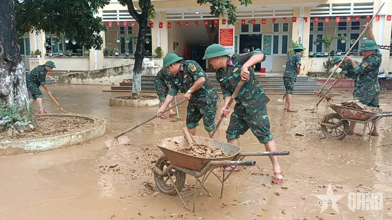 LLVT Quân khu 5 giúp địa phương và nhân dân Đà Nẵng khắc phục hậu quả mưa, lũ