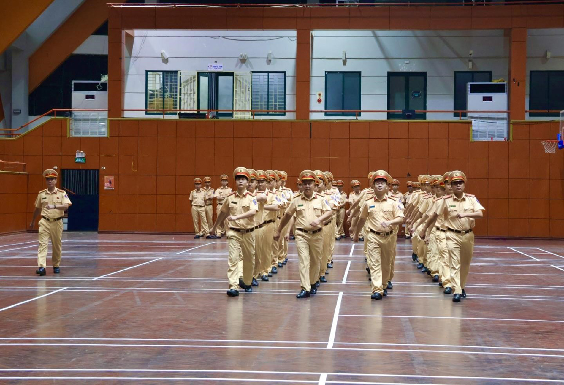 Phòng Cảnh sát giao thông tổ chức kiểm tra, đánh giá kết quả tập huấn điều lệnh, quân sự, võ thuật Công an nhân dân năm 2025