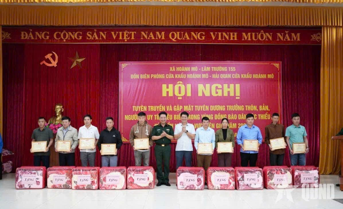 Lâm trường 155: Gặp mặt, tuyên dương trưởng thôn, trưởng bản