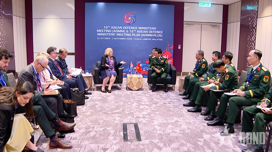 Đại tướng Phan Văn Giang gặp song phương với Bộ trưởng Quốc phòng các nước tham dự ADMM-19 và ADMM+ lần thứ 12
