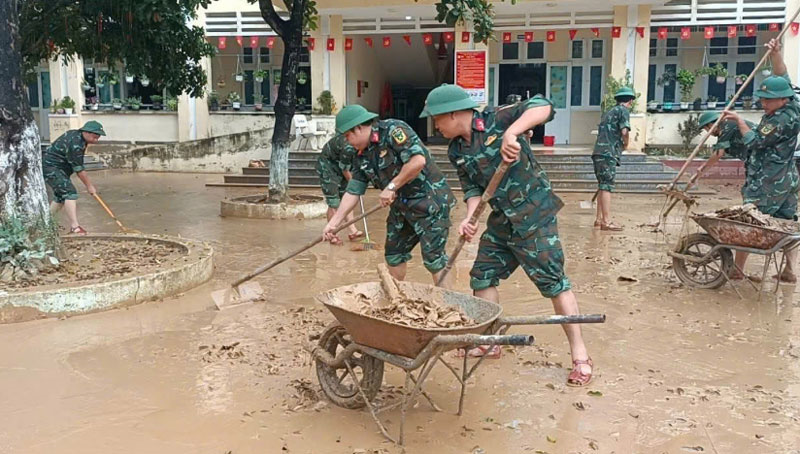 Nỗ lực giúp nhân dân vùng lũ