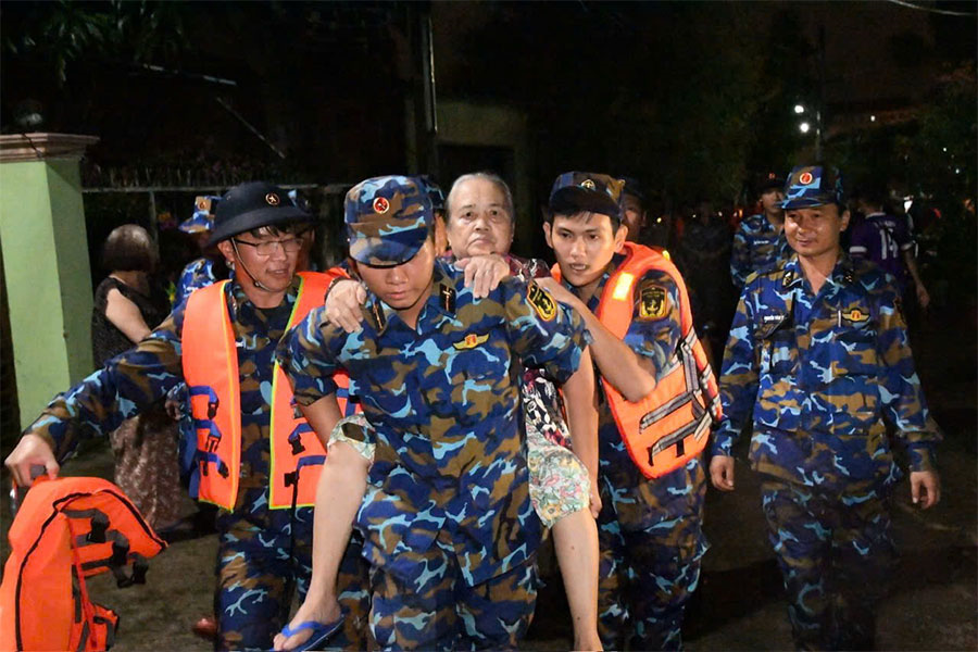 Chính ủy Quân chủng Hải quân: Xác định cứu giúp nhân dân là nhiệm vụ 