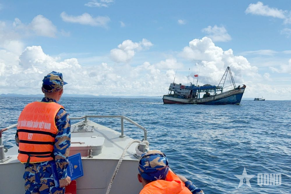 Vùng 5 Hải quân tăng cường chống khai thác IUU