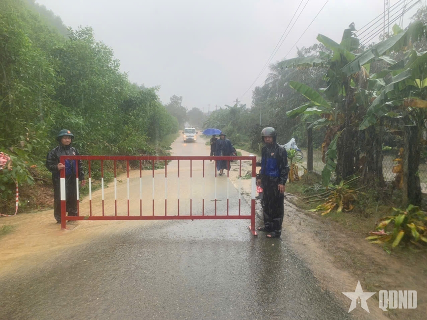 Huế: Sẵn sàng di dời 162 hộ với 685 nhân khẩu phòng tránh lũ