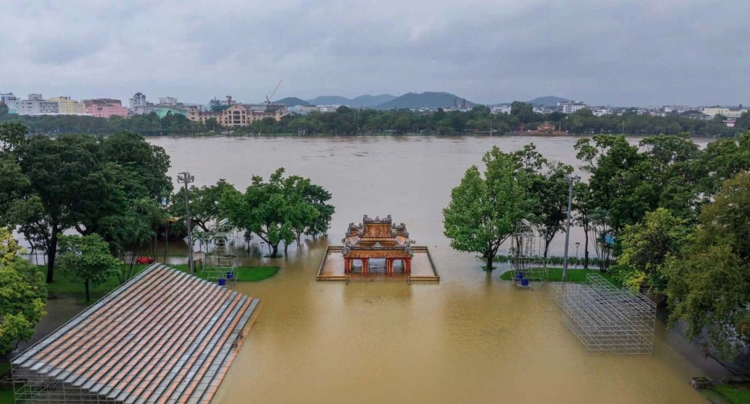 Huế: Hạn chế thấp nhất thiệt hại về người và tài sản do ngập lụt và bão Kalmaegi