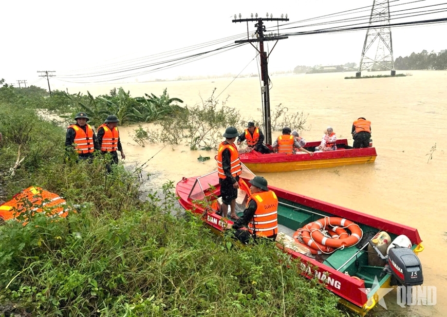 Thủ tướng Chính phủ chỉ đạo tập trung khắc phục nhanh hậu quả mưa lũ tại khu vực Trung Bộ