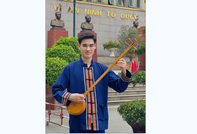 Chàng học viên và niềm đam mê đàn tính