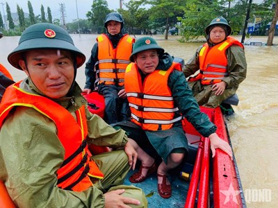 View - 	LLVT Quân khu 5 giúp dân - Mệnh lệnh từ trái tim