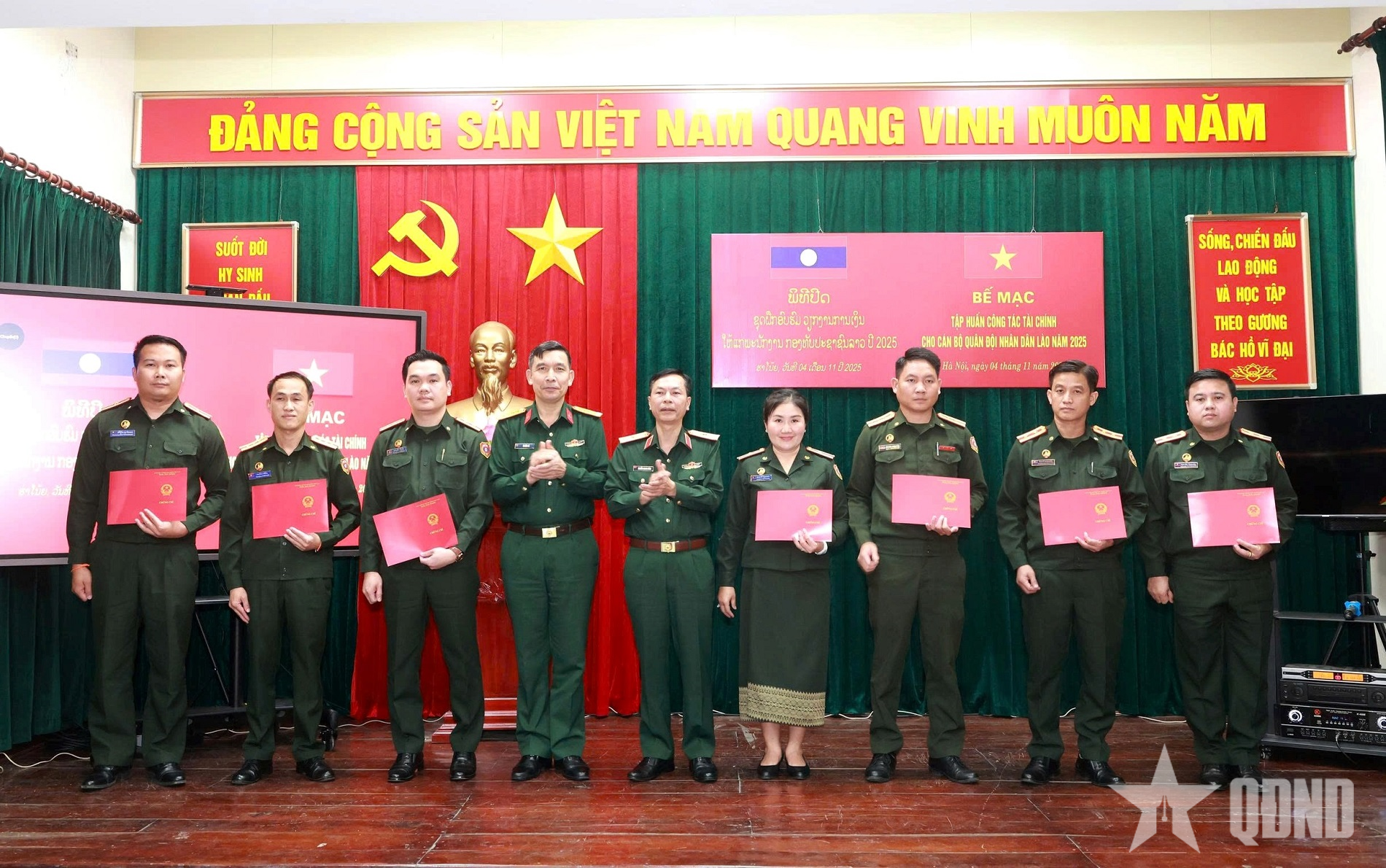 Học viện Hậu cần: Bế mạc lớp tập huấn công tác tài chính cho cán bộ Quân đội nhân dân Lào