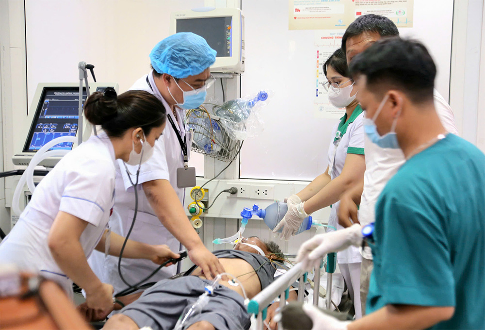 Các cơ sở y tế khu vực Trung Bộ chủ động ứng phó với bão số 13