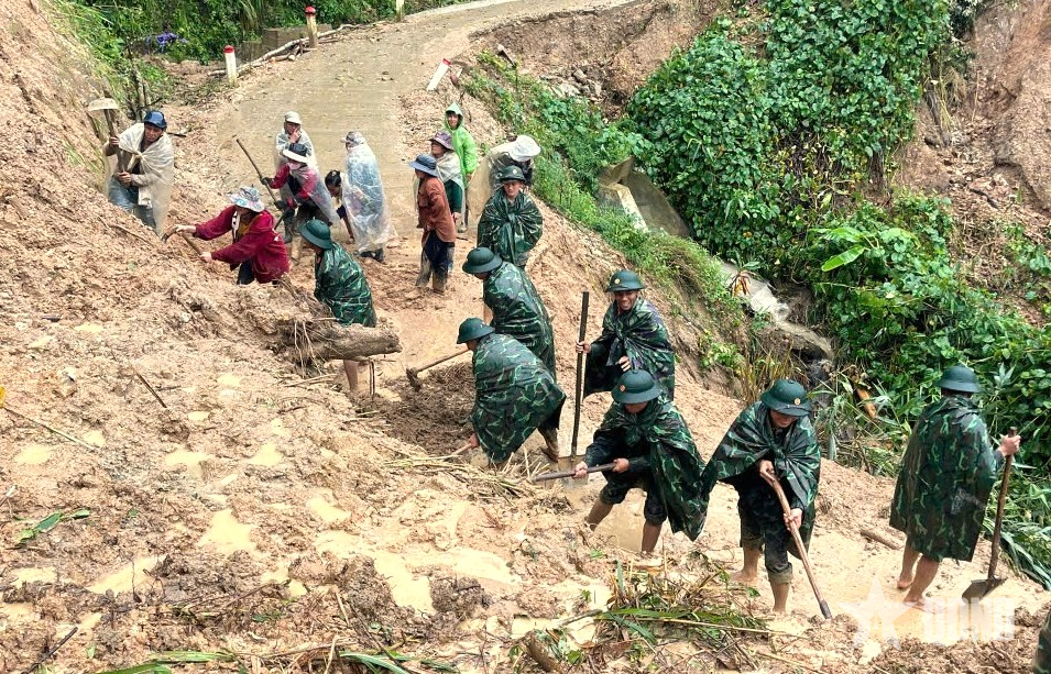 Vượt nguy khó để thông đường tiếp tế, bảo vệ kè biển